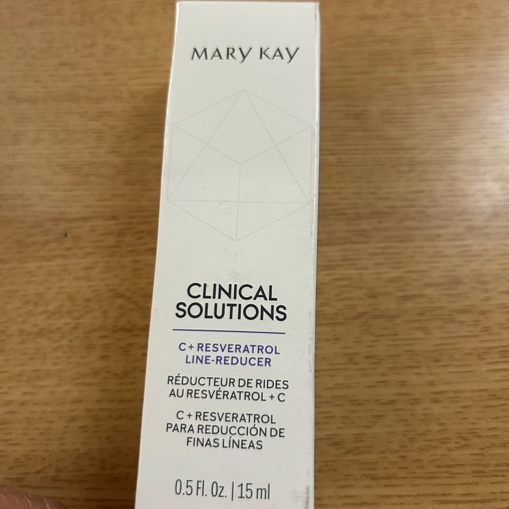 Mary Kay Clinical Solutions C+ Resveratrol Line-Reducer - Picture 2 of 5